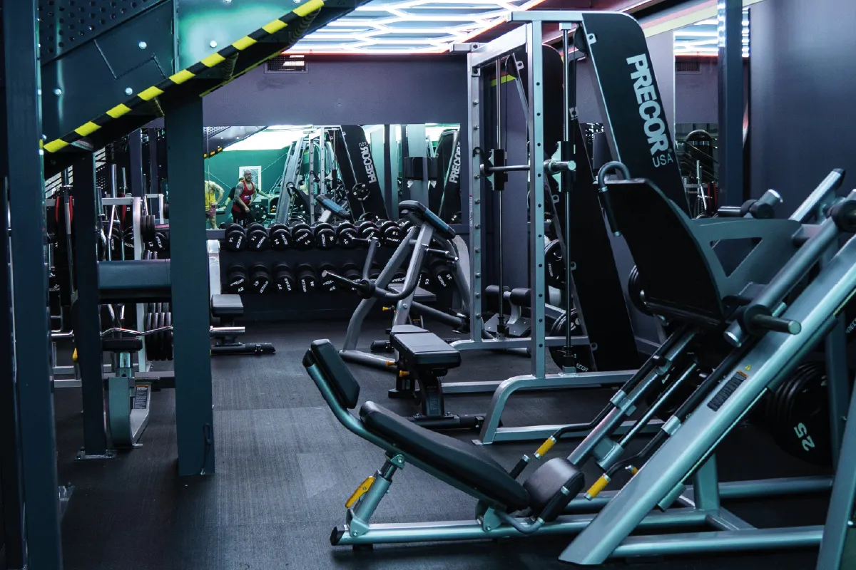 Salle de sport à Wittenheim - coaching fitness machine jambes presse cuisses salle sport - COACHING fitness