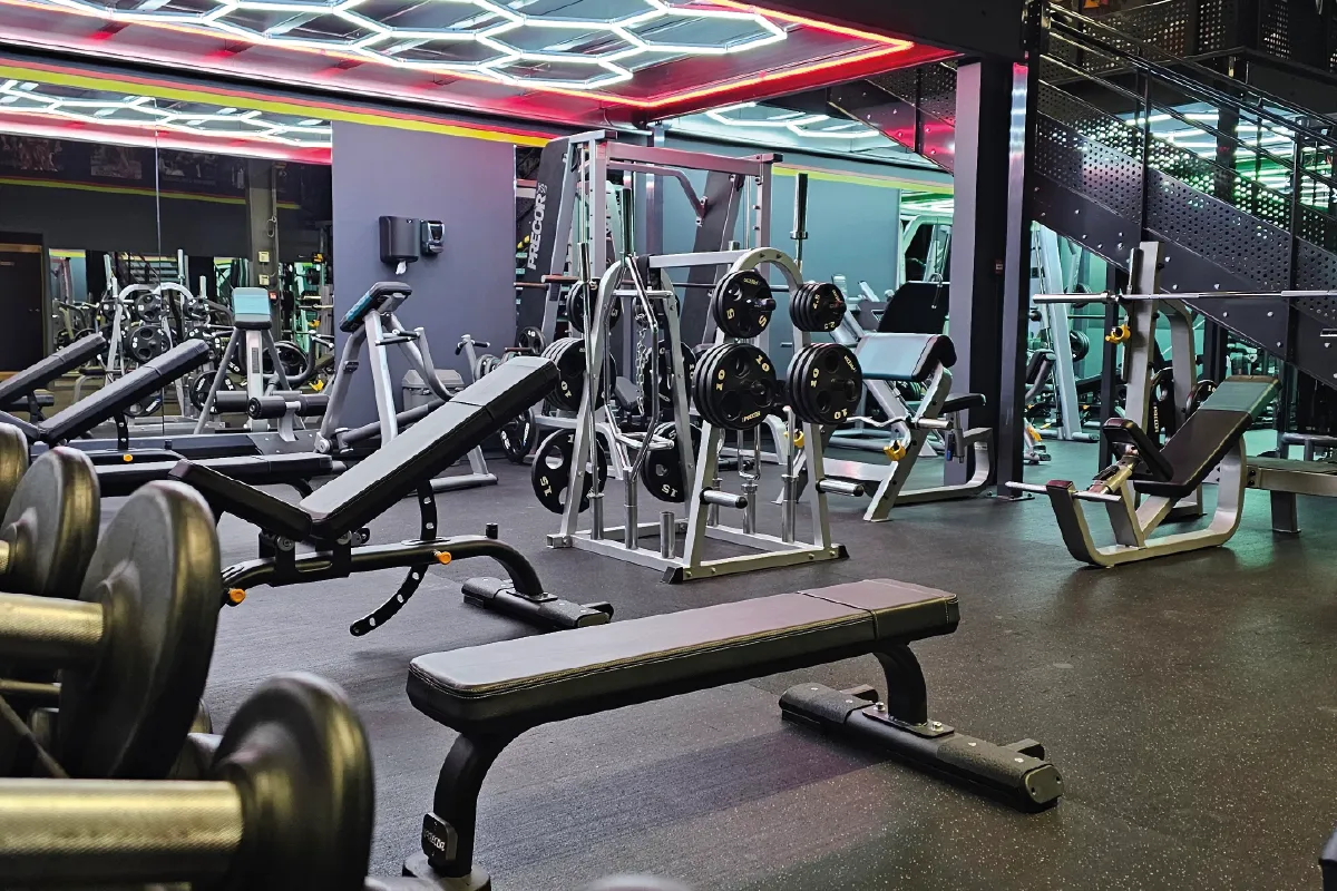 Salle de sport à Wittenheim - coaching fitness poids libres halteres bancs musculation - COACHING fitness